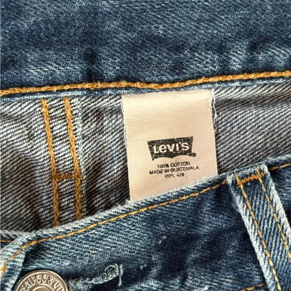 Vintage Distressed Levi’s 501 Jeans - Picture 6 of 11